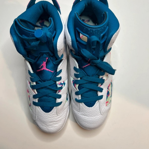 Air Jordan 6 Retro Green Abyss Size 6Y - Picture 3 of 4
